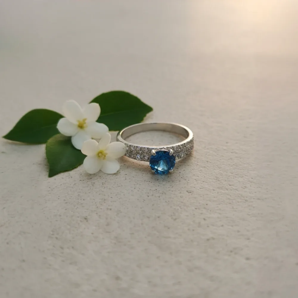 Luminous Band Ring – Swiss Blue Topaz