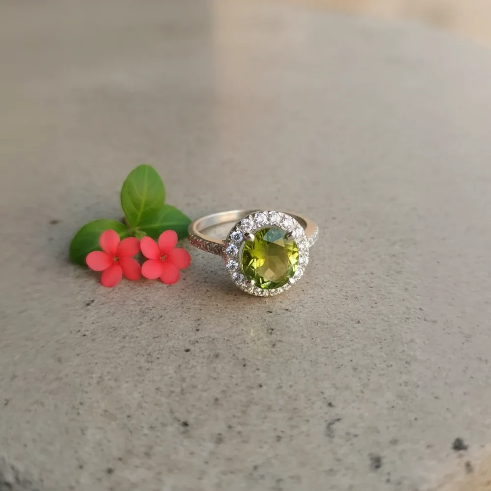 Radiant Aura Ring – Peridot