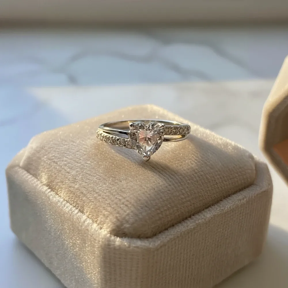 Eternal Heart Ring – White Topaz