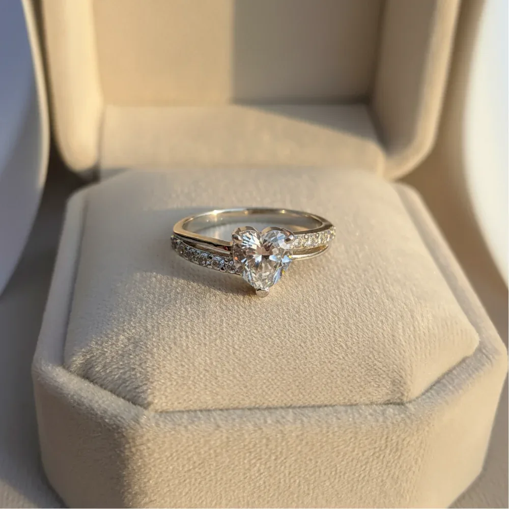 Eternal Heart Ring – White Topaz