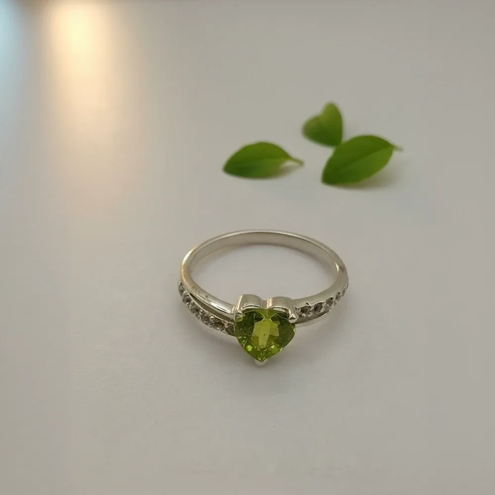 Eternal Heart Ring – Peridot