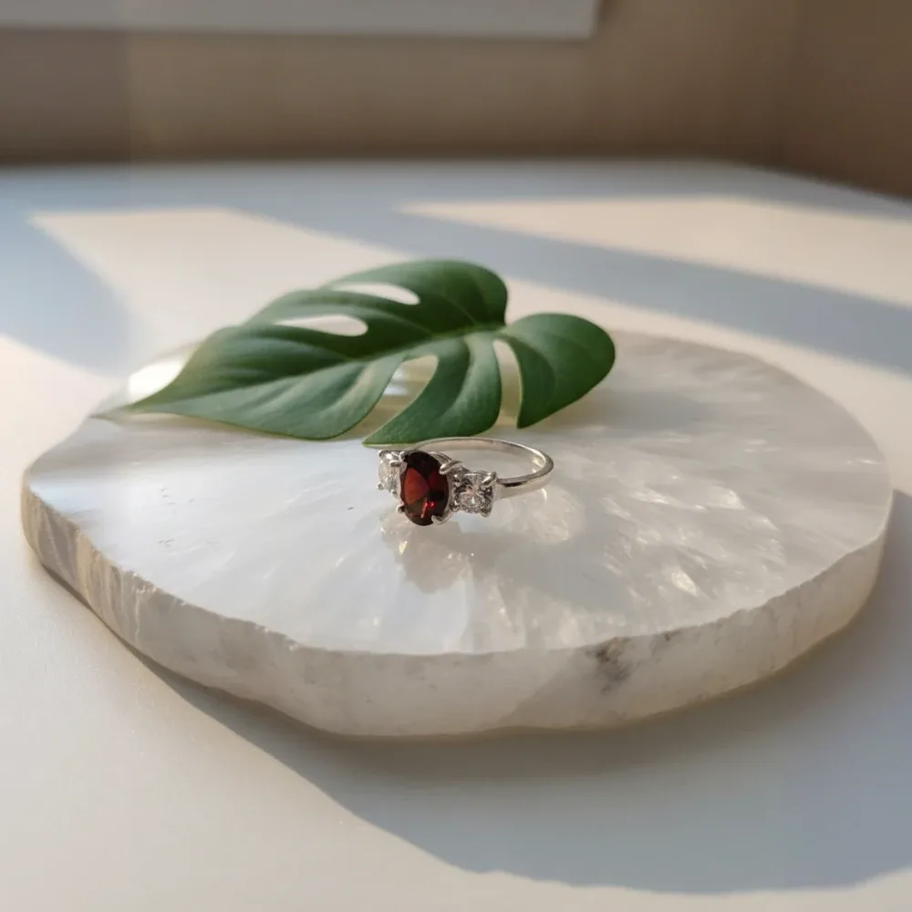 Trinity Glow Ring – Garnet
